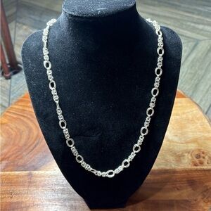 Elegant Silver Necklace with Interlocking Oval Links
